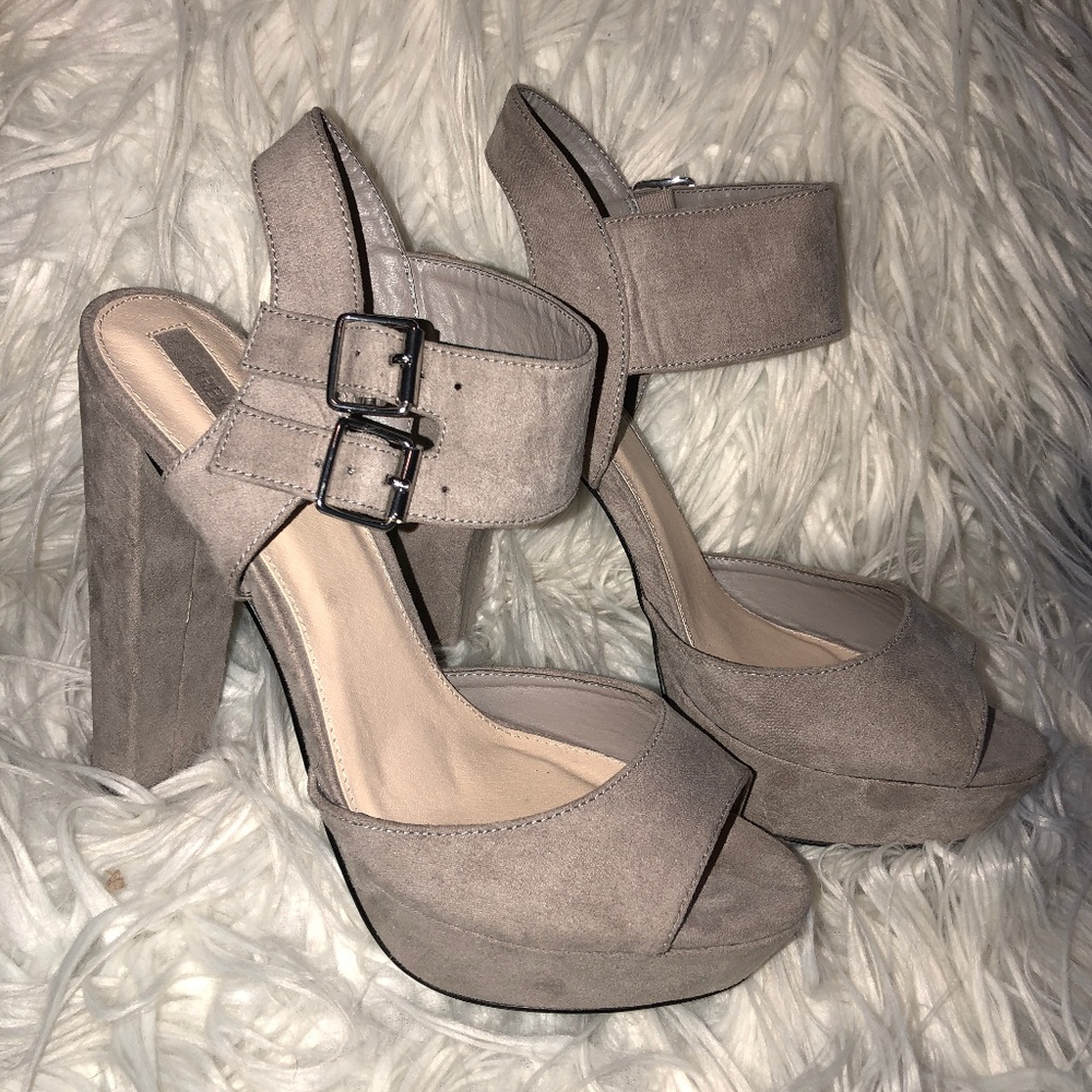 Grey/Taupe Platform Block Heels • 8.5 • F21 • NWOT